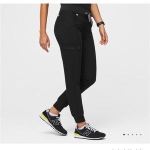Zamora™ Jogger Scrub Pants | Black | Medium Petite